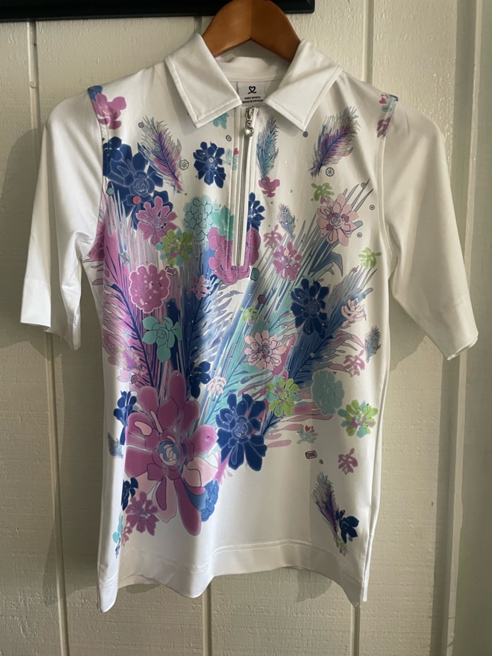 DAILY SPORTS Short Sleeve Zip Polo Floral with Rhinestones - S - Picture 2 of 9